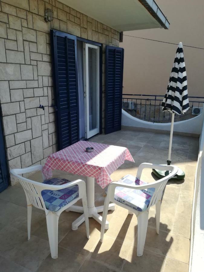 Apartmani Pavicic-Ivelja Stari Grad  Exterior foto